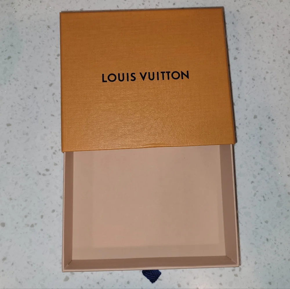 Small Louis Vuitton Box with Drawer - Picture 8 of 12